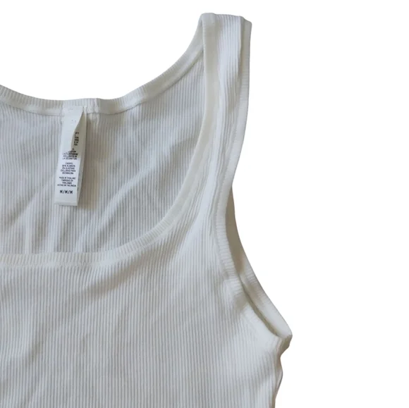 SKIMS Bone Ribbed Tank Top - Picture 6 of 11